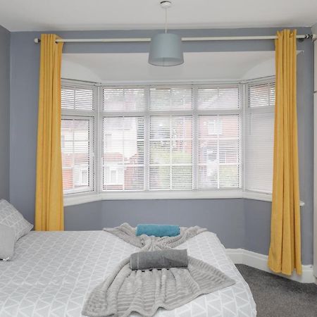 Leeds City Centre Spacious House Free Parking And Wi-Fi エクステリア 写真