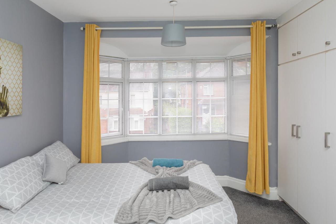 Leeds City Centre Spacious House Free Parking And Wi-Fi エクステリア 写真